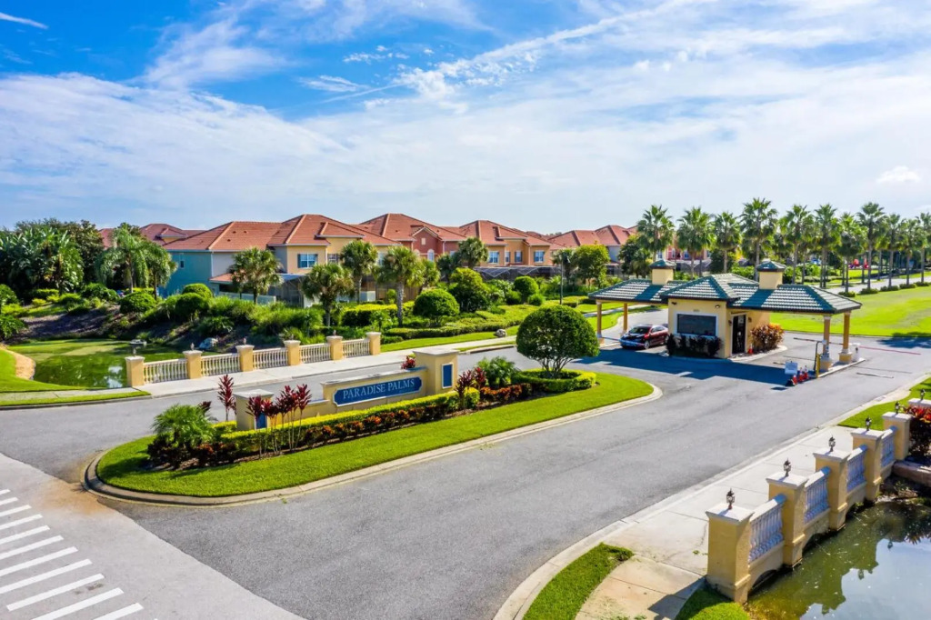 Spetacular TownHome With Private Pool close to Disney 8919PP