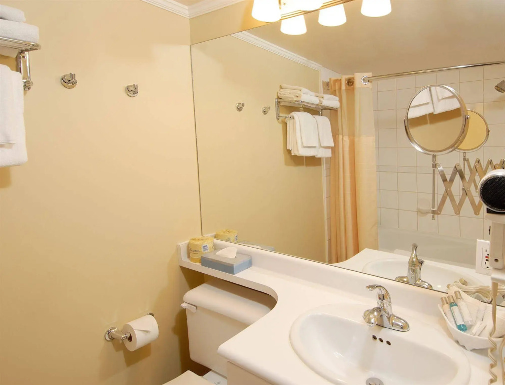 Robson Suites