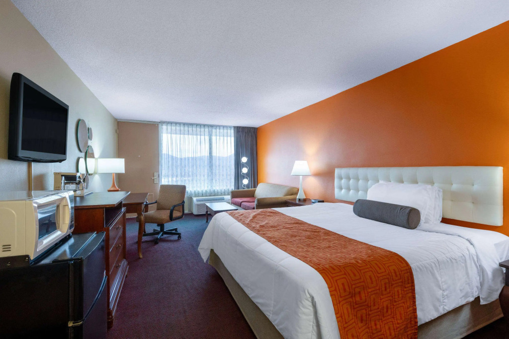 Howard Johnson by Wyndham Salem Hotel & Conference Center