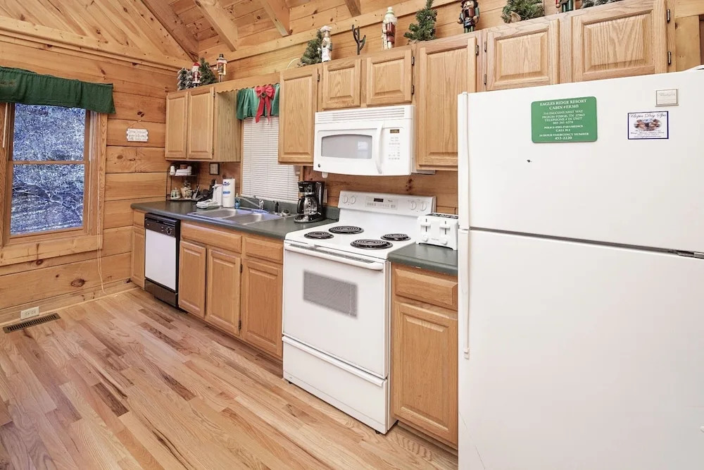 ER38B - Grandmas Hideaway - Great Location! Close to town cabin