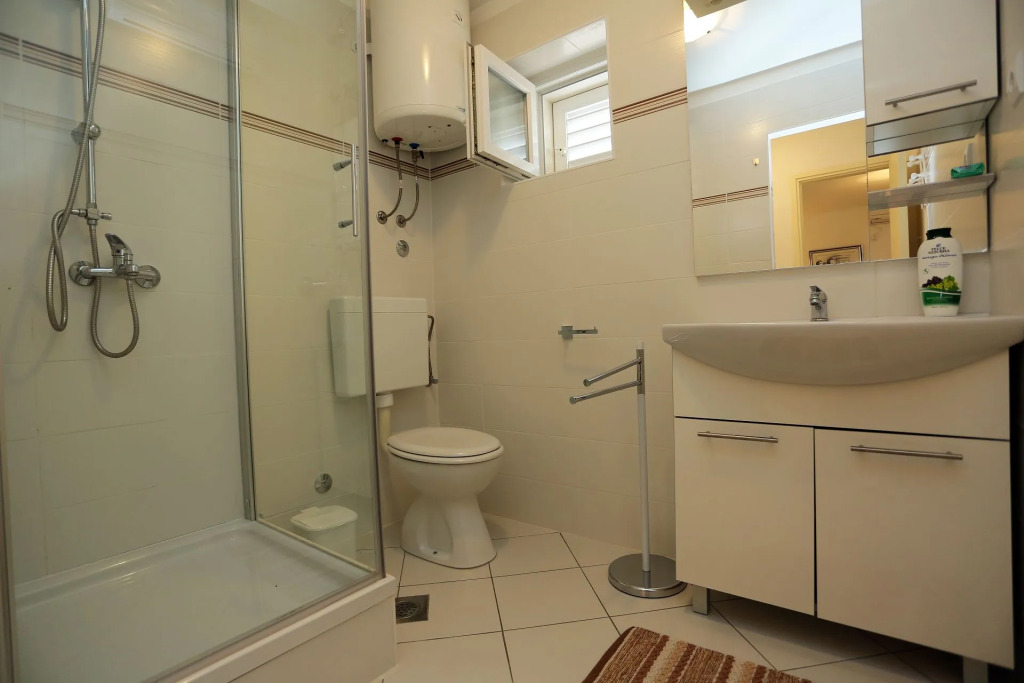 Apartment Ali - modern apartments: A2 Supetar, Island Brac