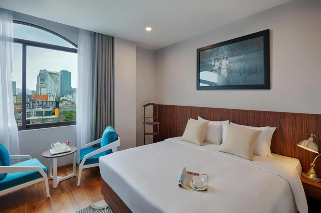 Happy Life Grand Hotel & Rooftop Skybar
