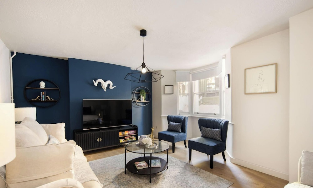 10 Mins Walk to The Oval The Kennington Retreat