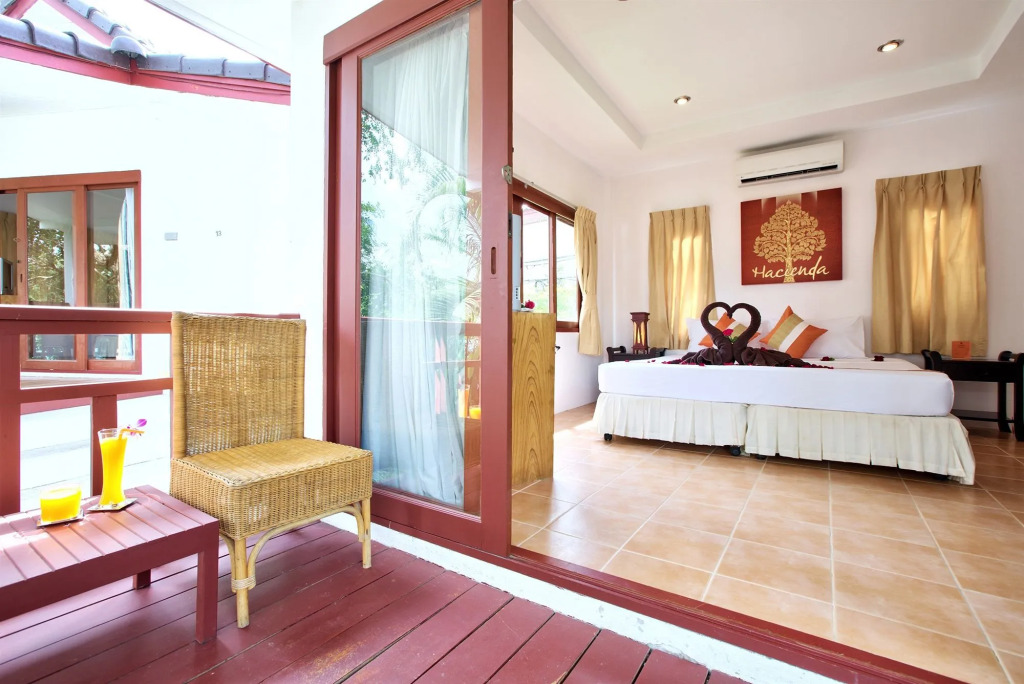 The Cosy Maenam Beach Resort