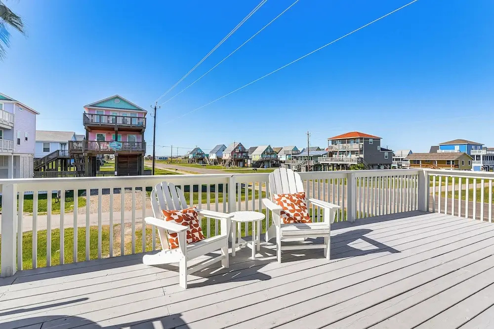 Modern Coastal Farmhouse: Walk to Surfside Beach!
