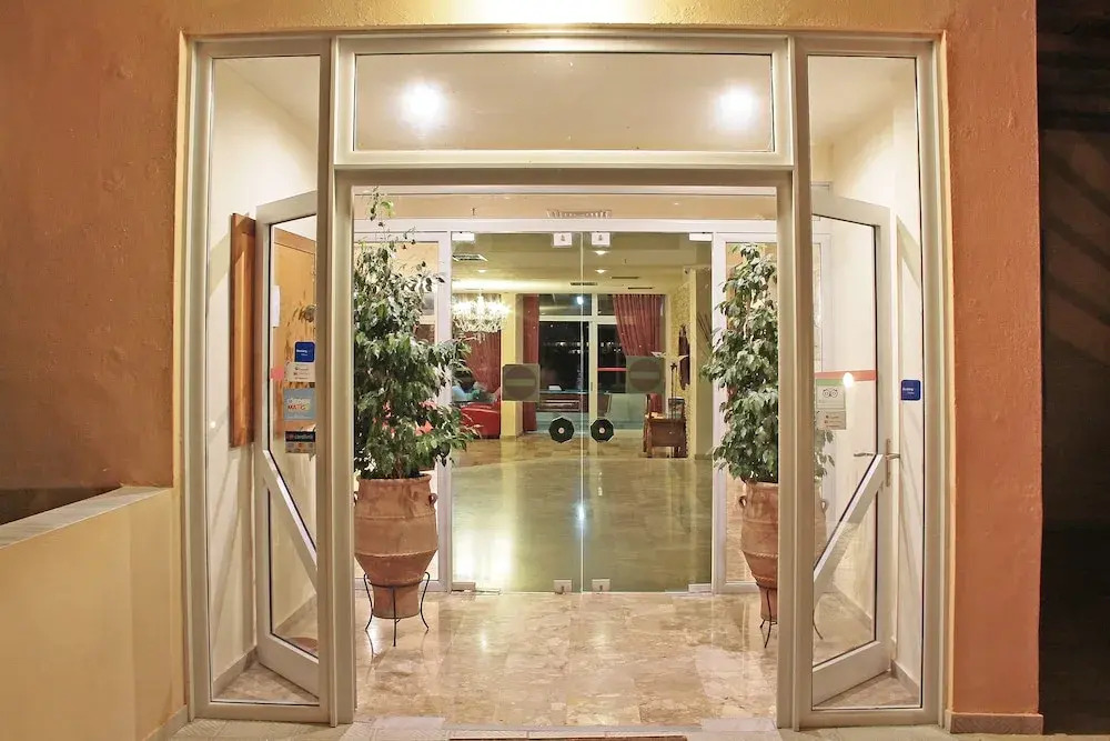 Roselands Hotel