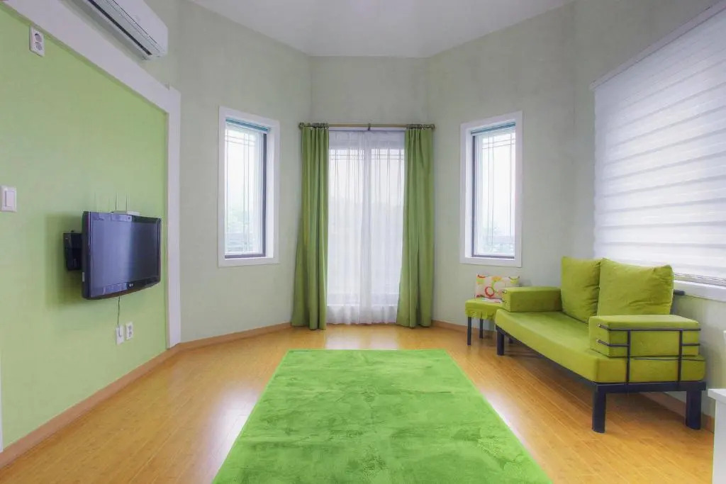 Forest of Color Pension