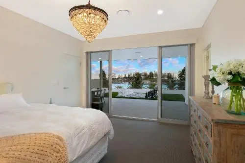 Belle Vue- Penthouse at Black Beach