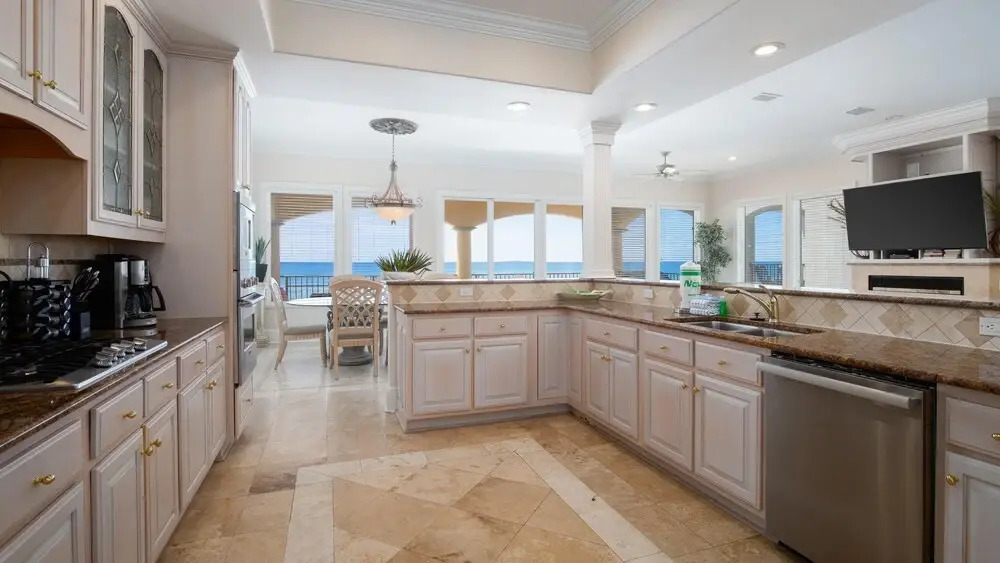 Gulf Front, Pool, Hot Tub- 2 Kitchens - Elevator