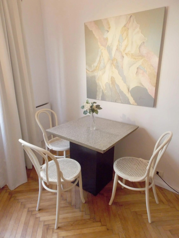 Cozy Recoleta Apartment with Balcony