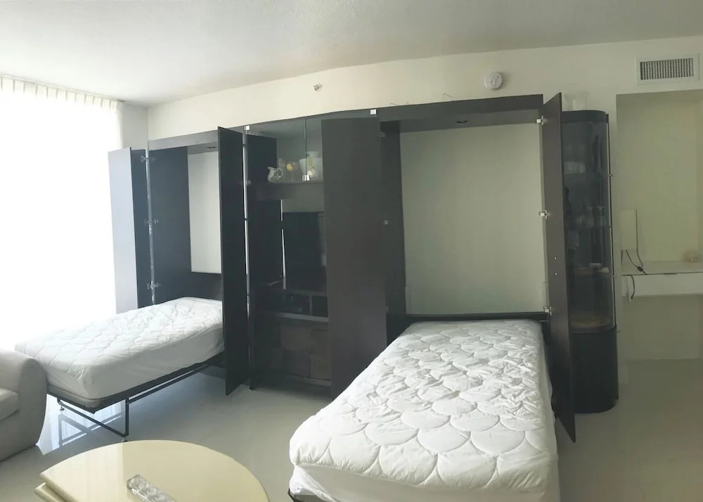 Le Marina Bay 310 by Go Florida Condo, Sunny Isles