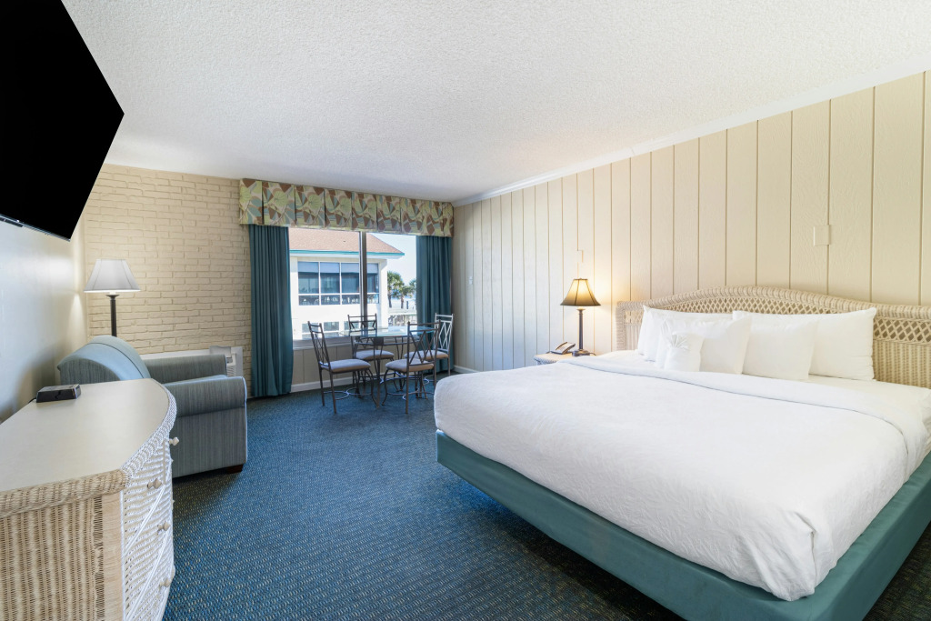 The Oceanfront Litchfield Inn 251