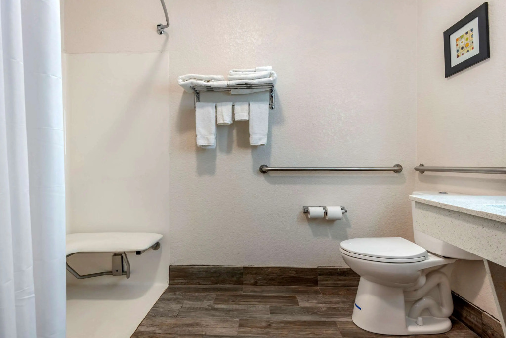 Comfort Inn & Suites Liverpool - Syracuse