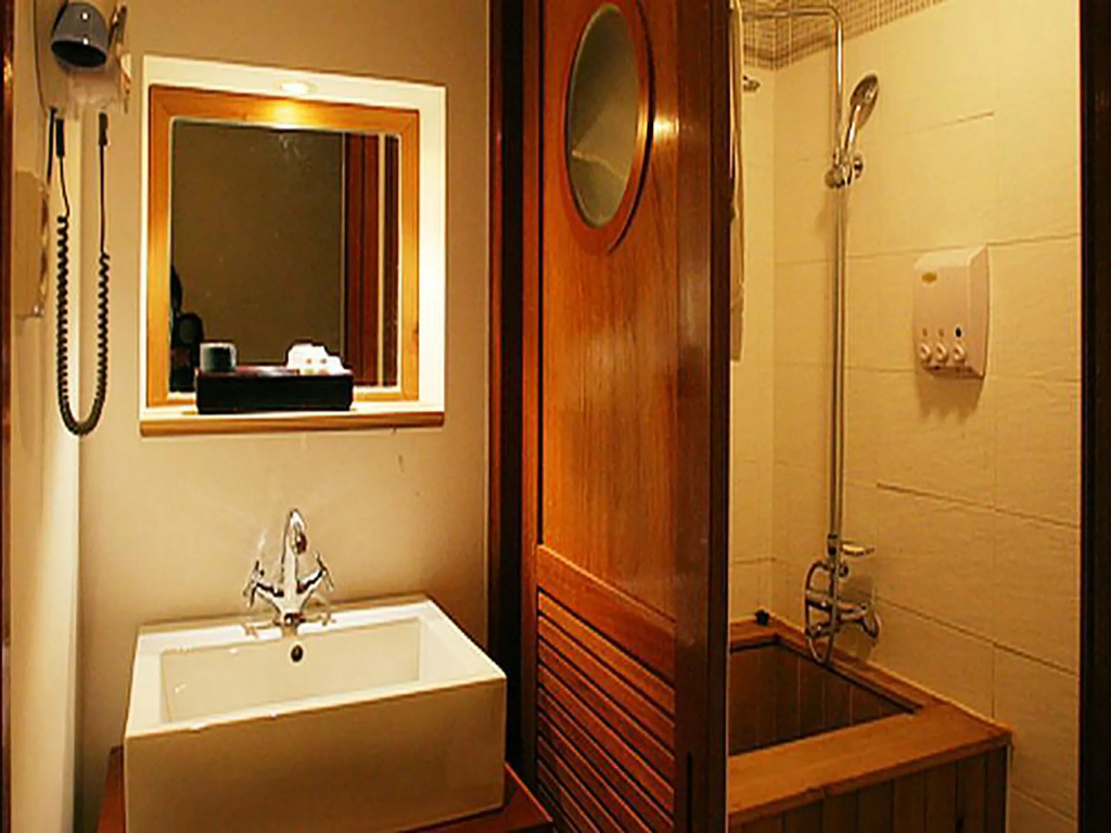 Charis Hotel