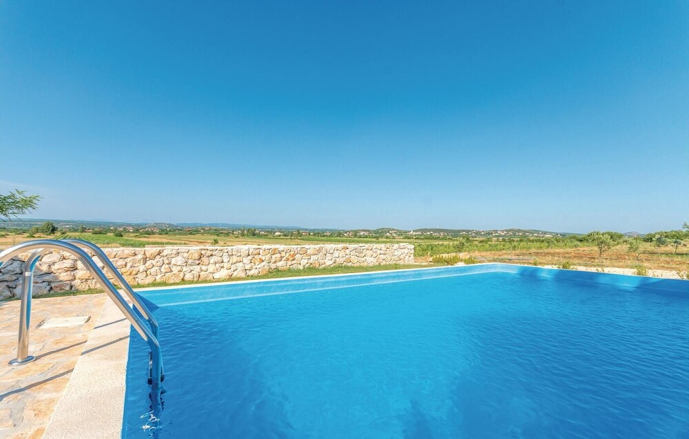 Stunning Home in Lisane Tinjske With 2 Bedrooms, Wifi and Outdoor Swimming Pool