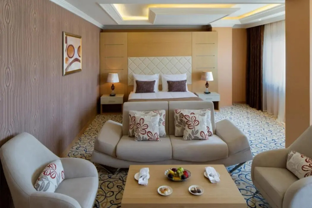 HighCrest Hotel