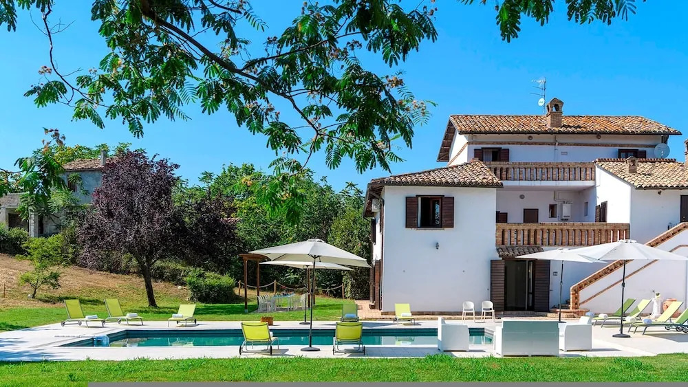 VILLA ARDENTE 12&1, Emma Villas