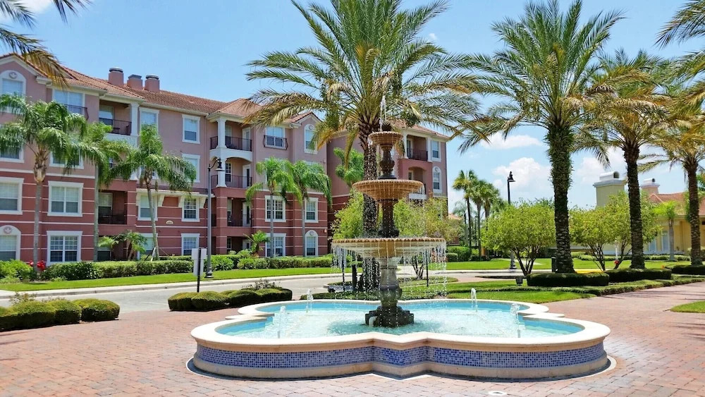 Universal Palms