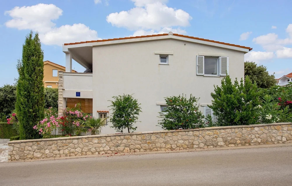 Stunning Home in Mandre With Wifi and 2 Bedrooms
