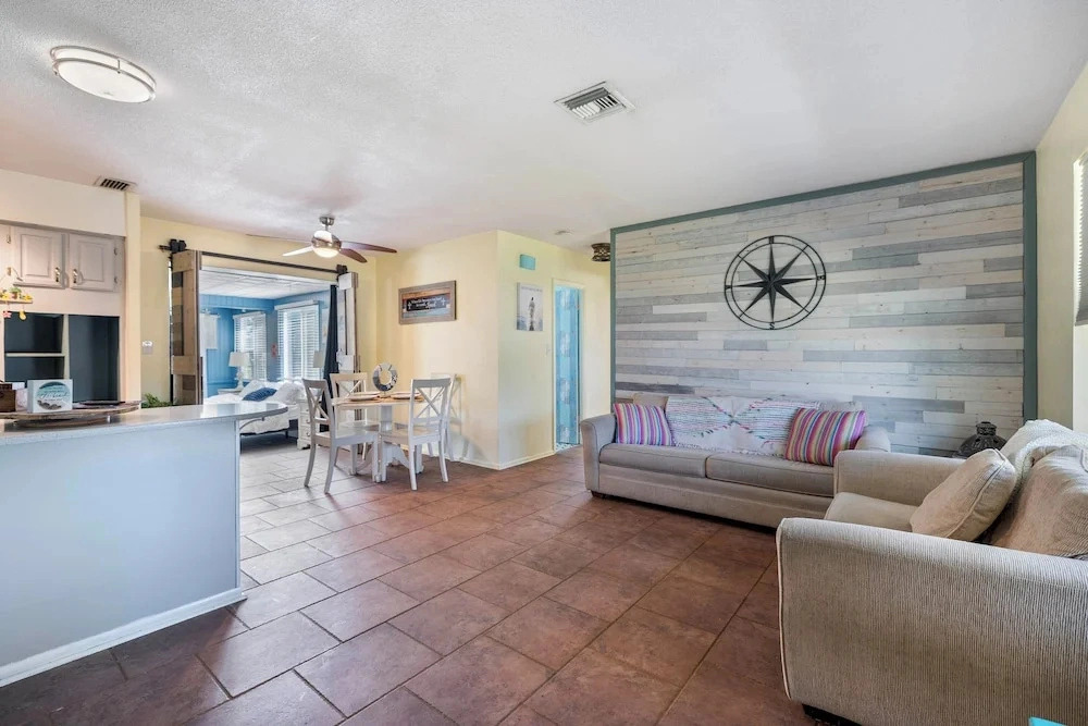 Heated Pool & Boat Dock! Port Charlotte Getaway