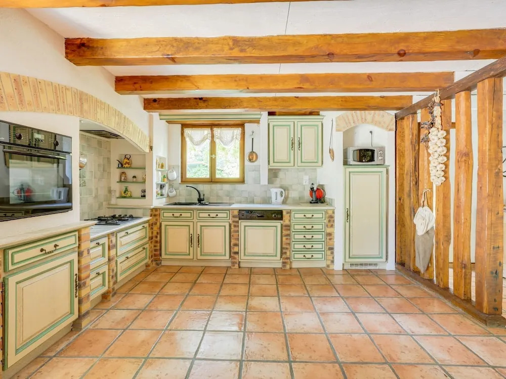 Holiday Home in Laluque with Terrace, Garden And Barbecue