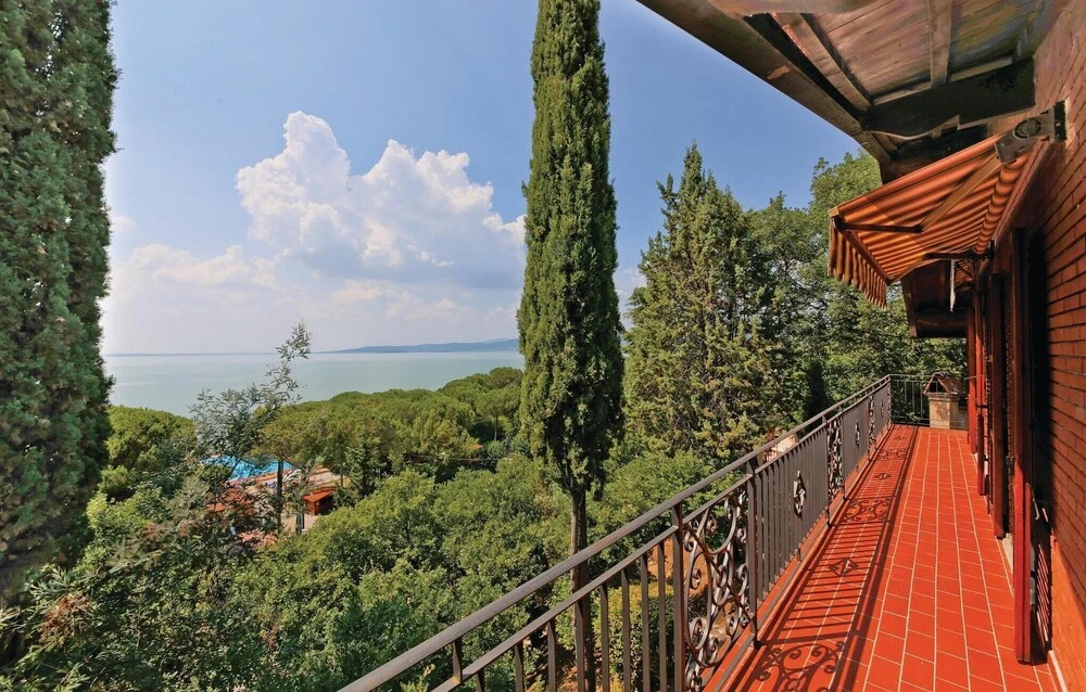 Stunning Home In San Feliciano Sul Tpg