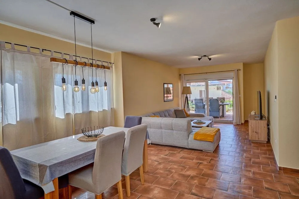 Anovi Holiday Homes by Litto - 5 Min Walk to Beach