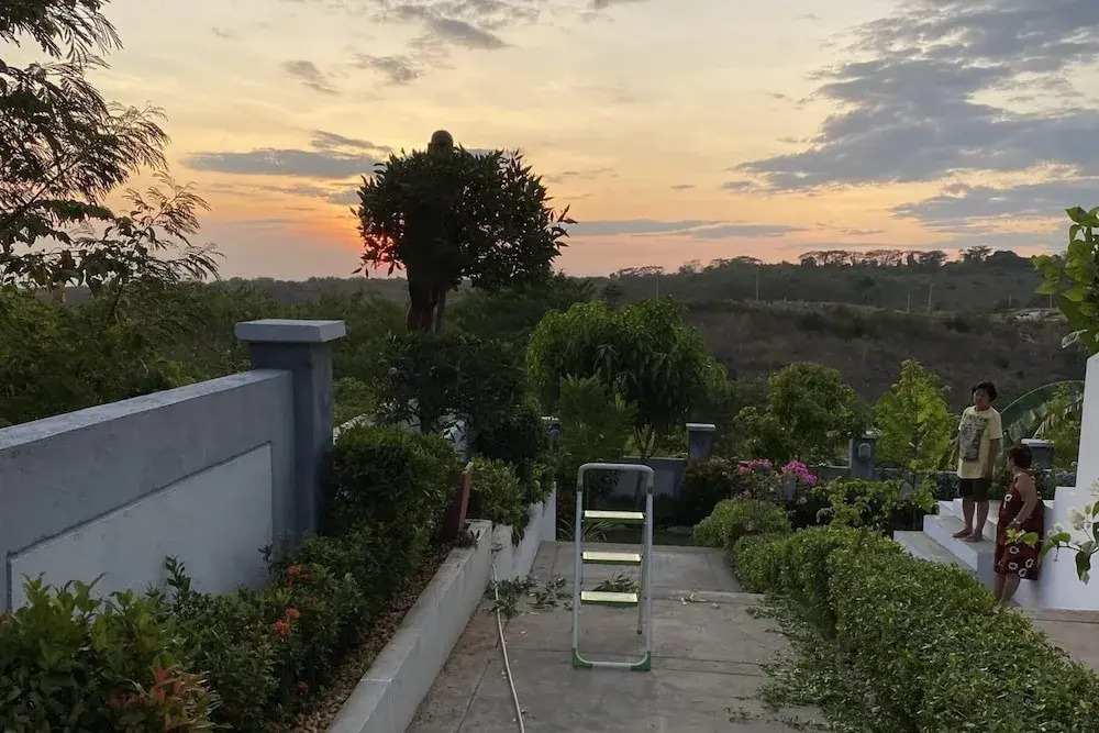 Villa - Sleeps 10 - Communal Pool - Parking