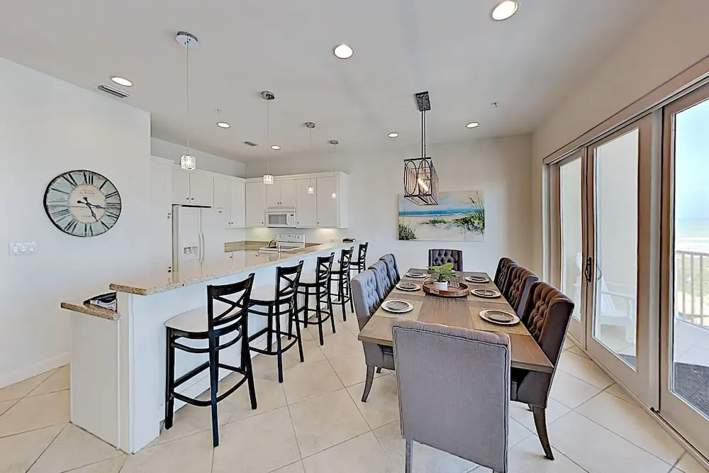 Modern Las Olas - Ocean Views, Pool & Tennis 3 Bedroom Condo