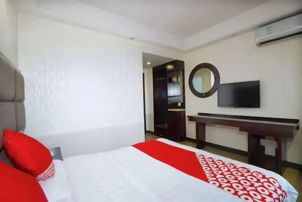 Yi Zhang Xianglong Hotel