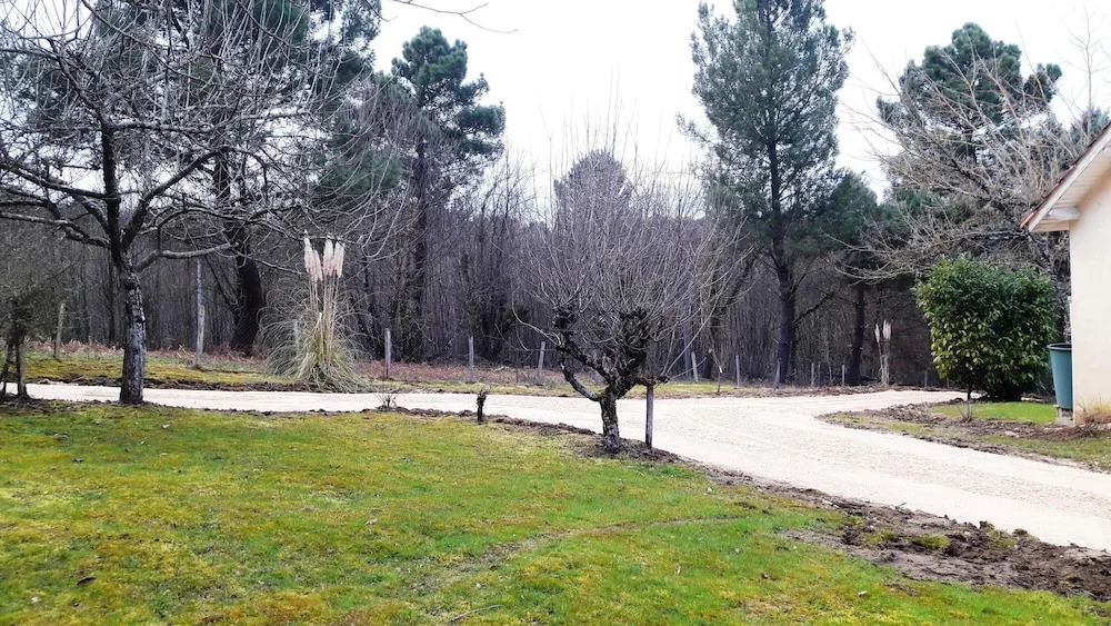 House With 2 Bedrooms in Marcillac-saint-quentin, With Enclosed Garden