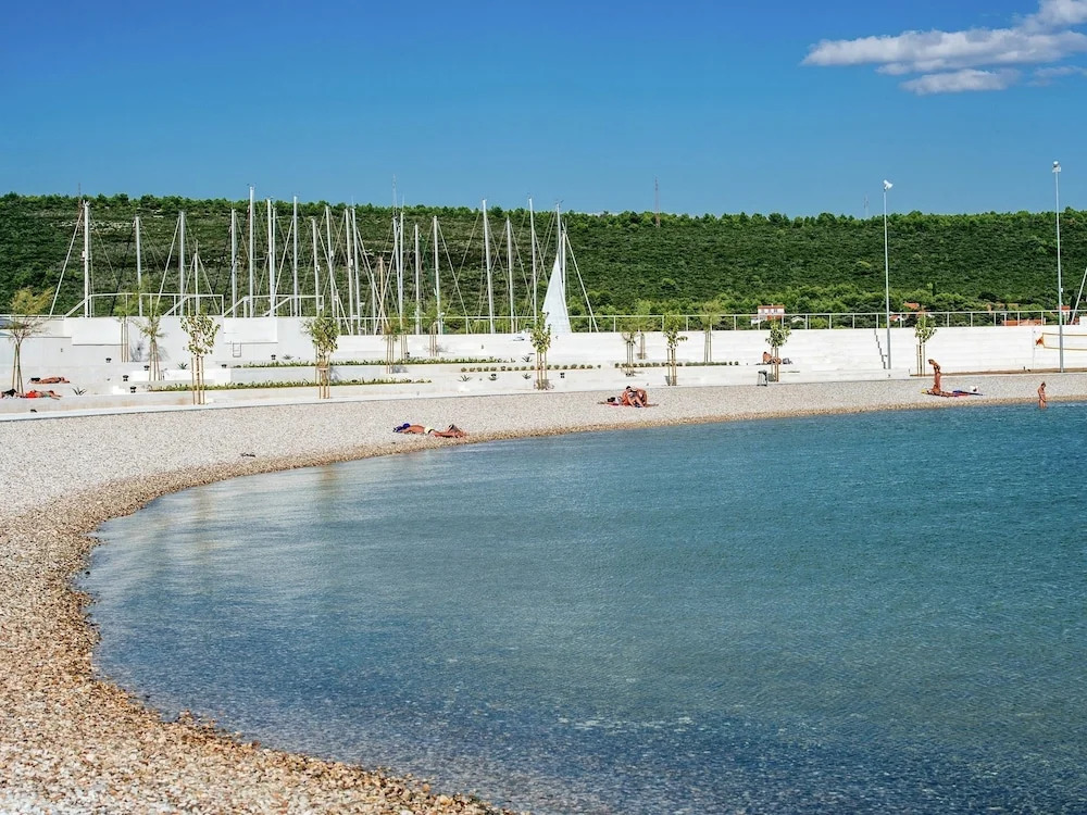 Modern Holiday Home in a Quiet Area, Private Pool, Lovely Roofed Terrace, BBQ