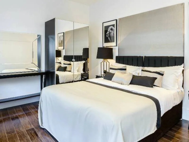 Minc Mayfair Court