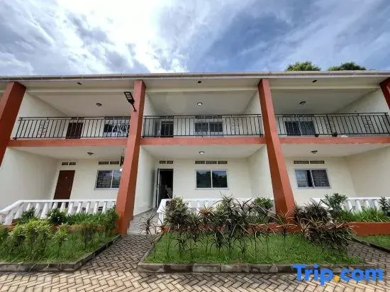 Luxury Lakeview flat 8 mins from Speke Resort