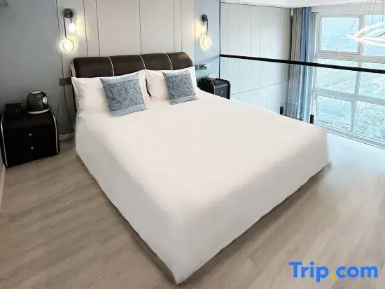 Several degrees autumn boutique self-service unmanned hotel