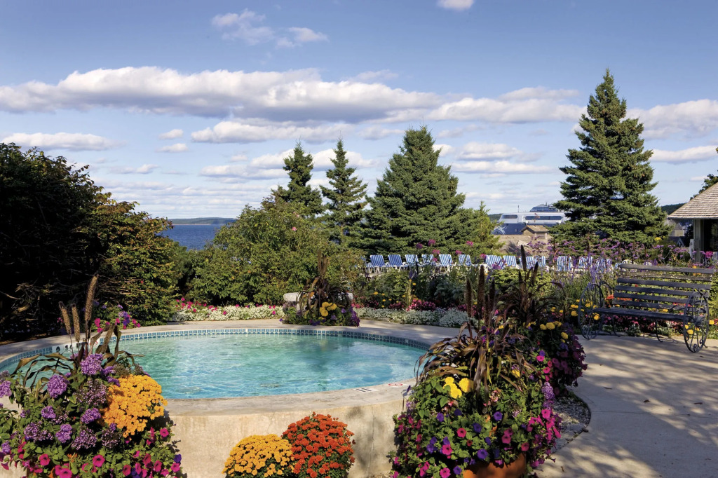 Holiday Inn Bar Harbor Regency Hotel by IHG