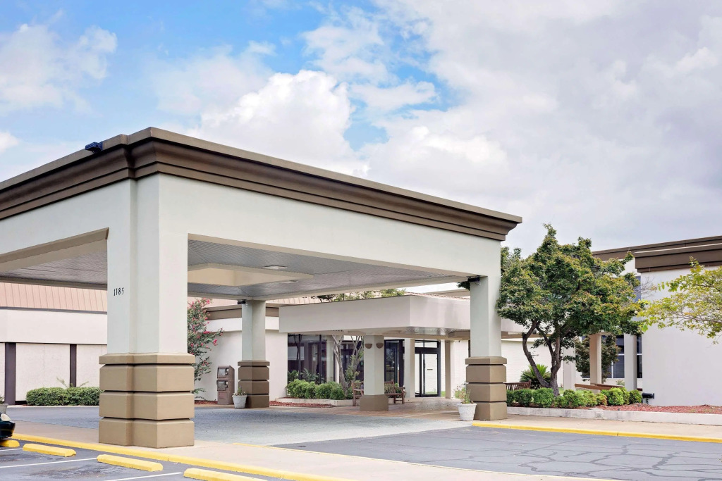 Ramada Montgomery