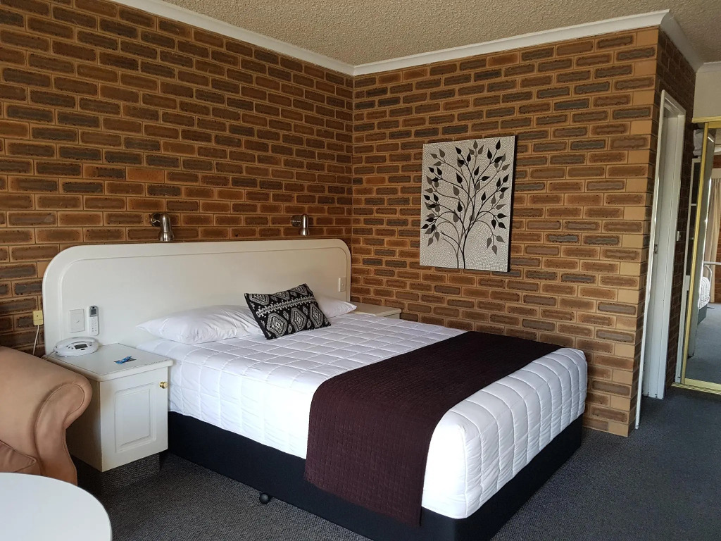 Cousins Motor Inn