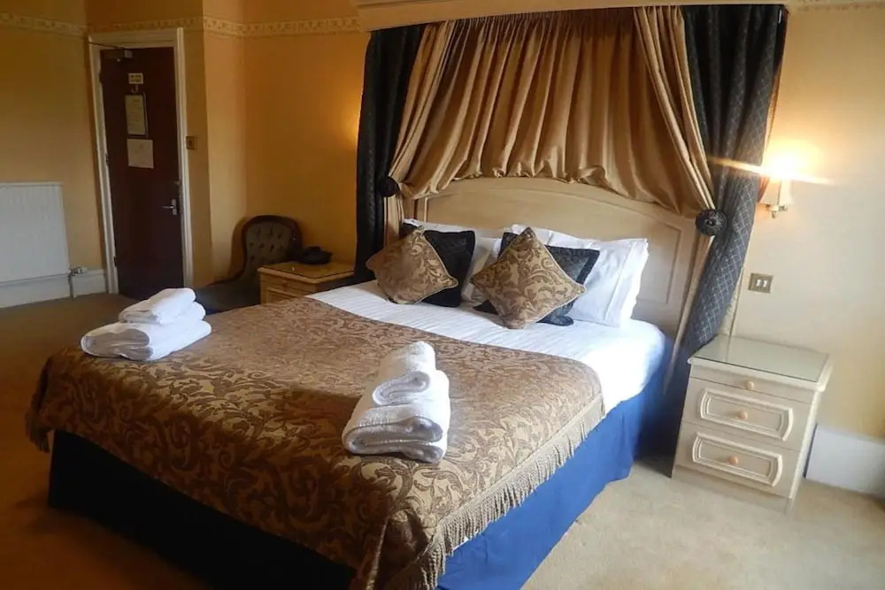 Eden House Hotel