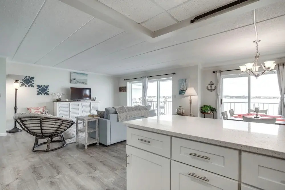 Pool & Boardwalk Access: Bayfront Ocean City Condo