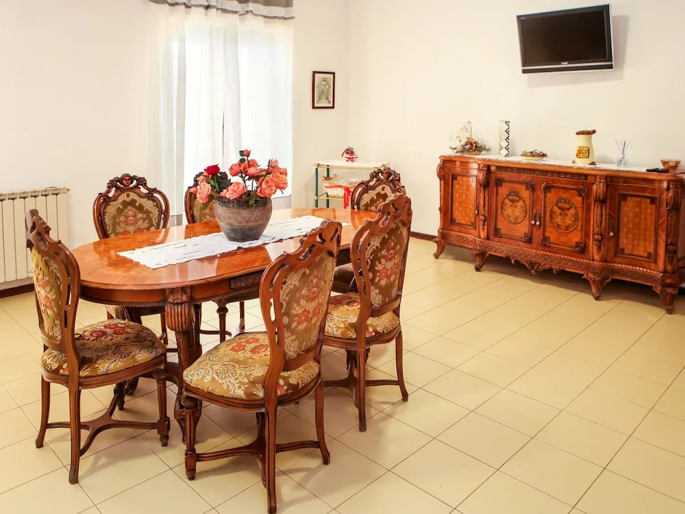 Graceful Apartment in Napoli With Balcony