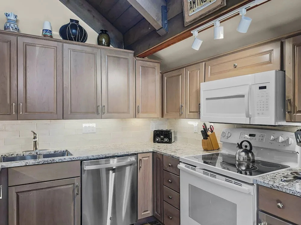 Breckenridge Spacious Mill Run 5 Townhouse by RedAwning