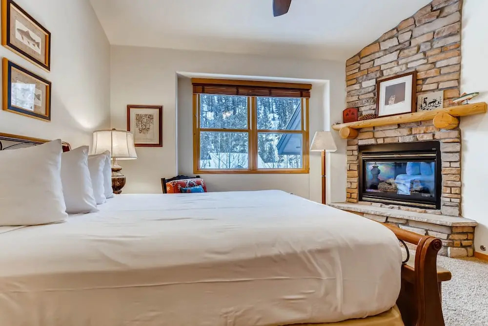 Premiere 2br Townhome - Shuttle To Slopes. Kids Ski Free! 2 Bedroom Condo by RedAwning