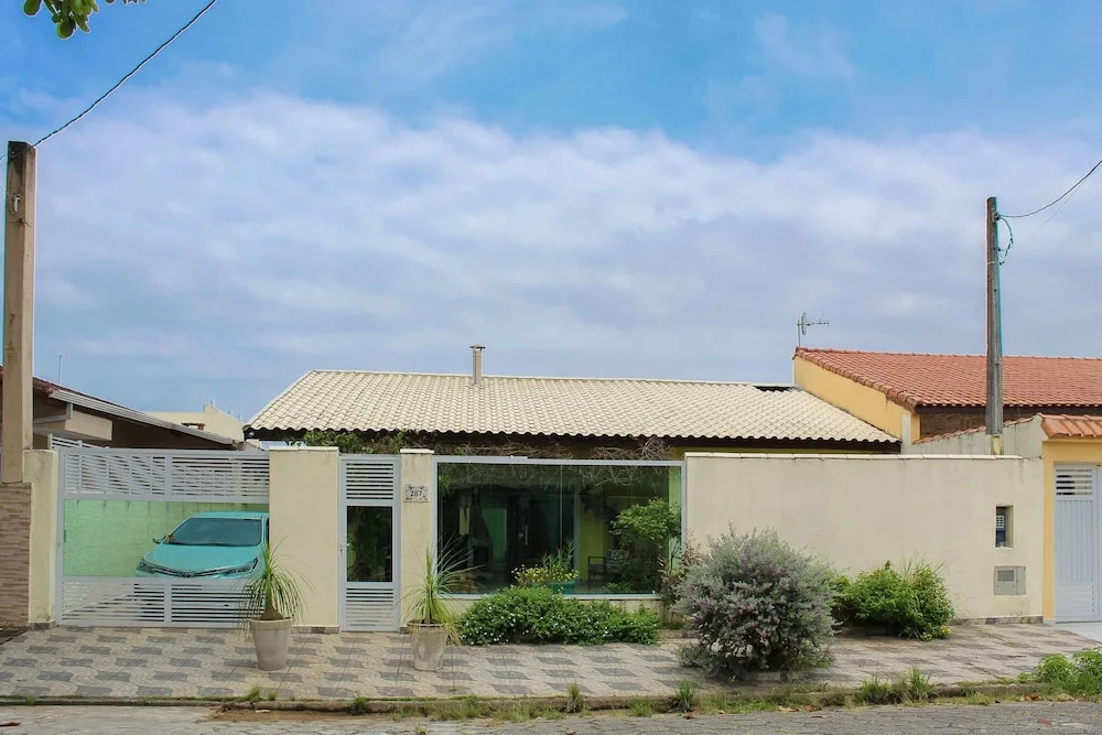 P004 Casa c 3 Dorm. Apenas 150m da Praia