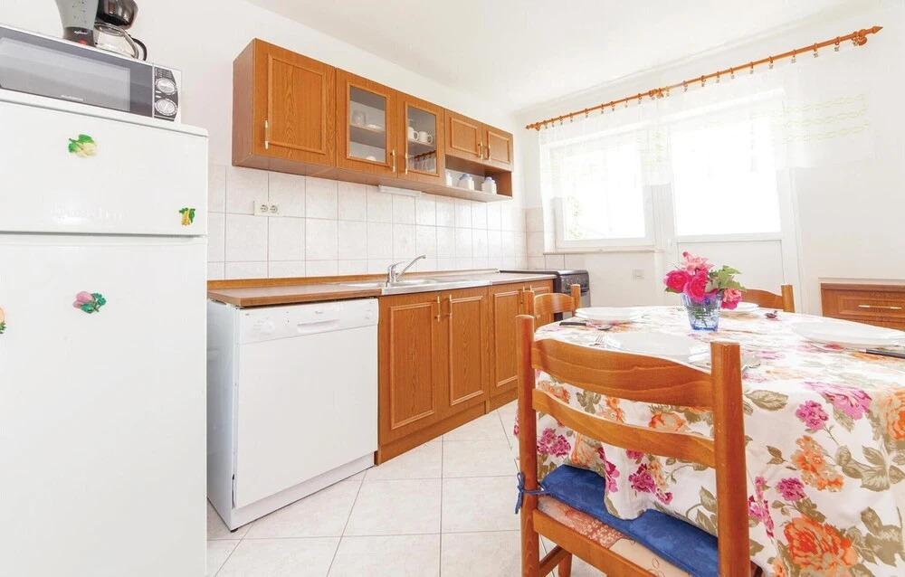 Amazing Apartment in Jadranovo With 2 Bedrooms and Wifi