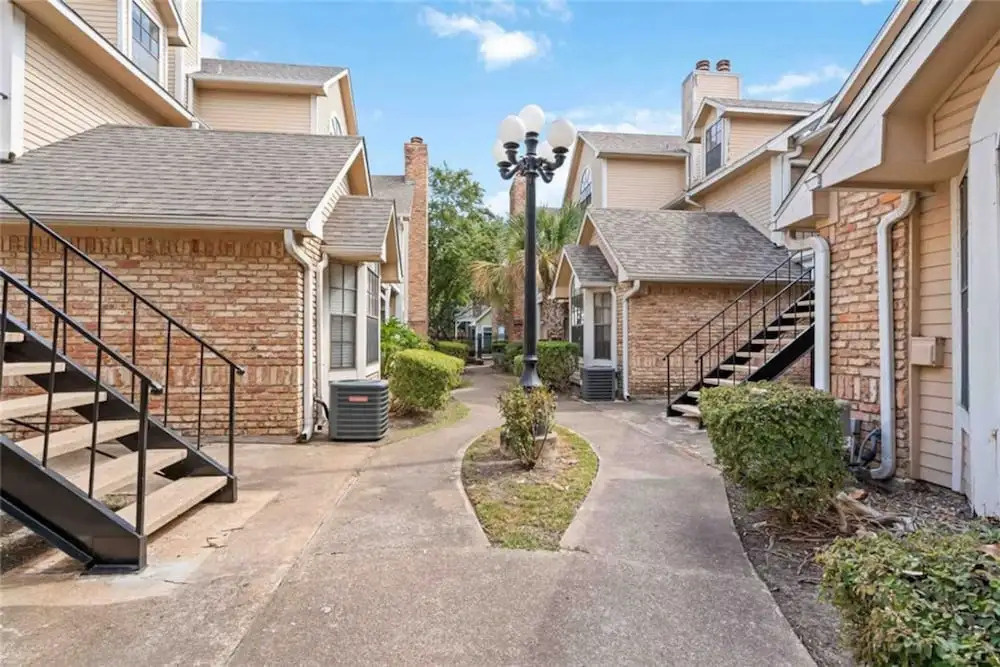 Upscale 1BR Condo in Med Center