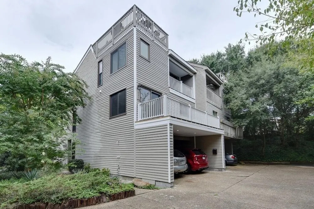 Beach Hideaway 3 Bedrooms 2.5 Bathrooms Condo