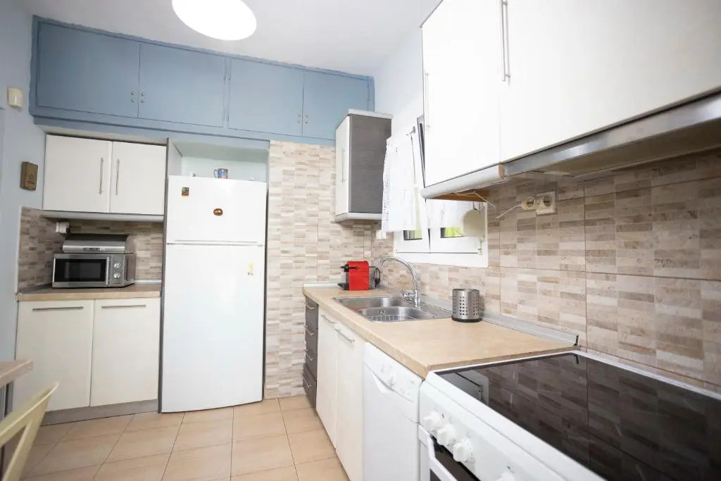 Villa Aurora – Beachfront, 2mins to Mamalouka and Blue Carpet