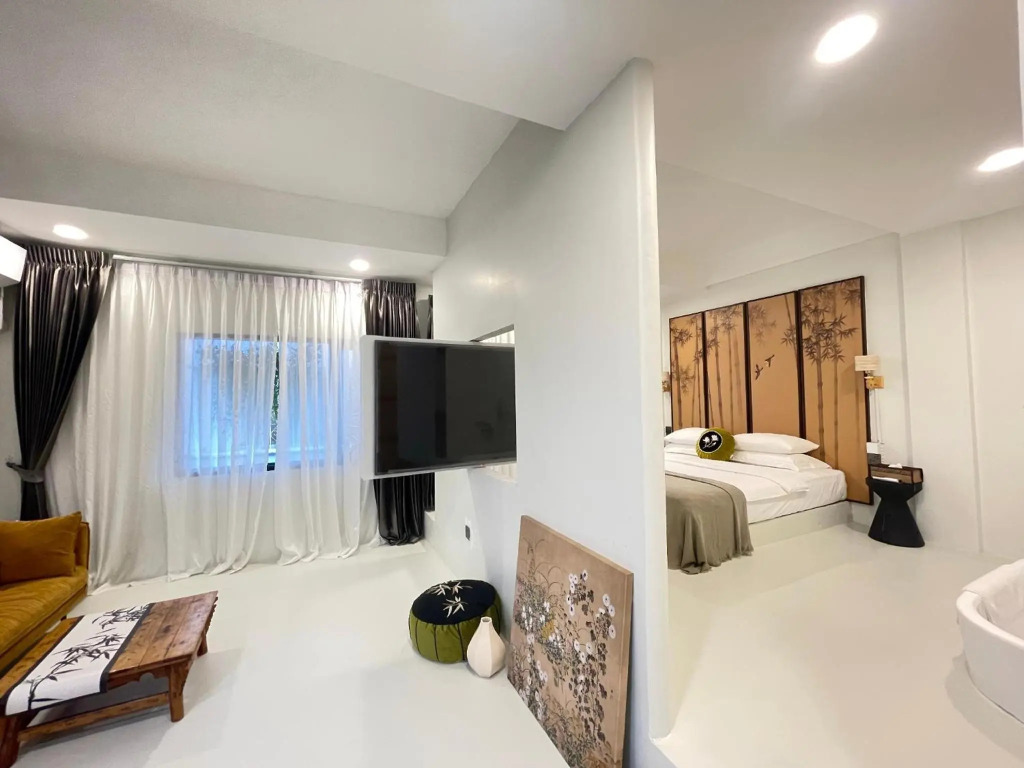 YOLO Bangkok Boutique Hotel