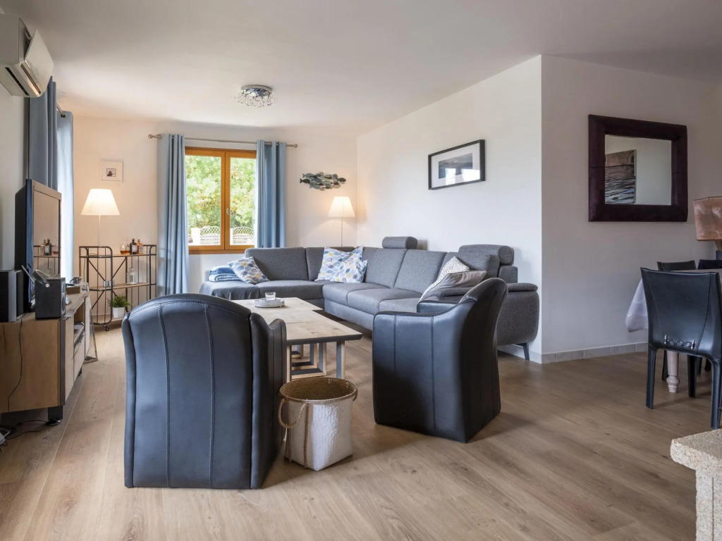 Luxury villa with pool and unique location in Malviès